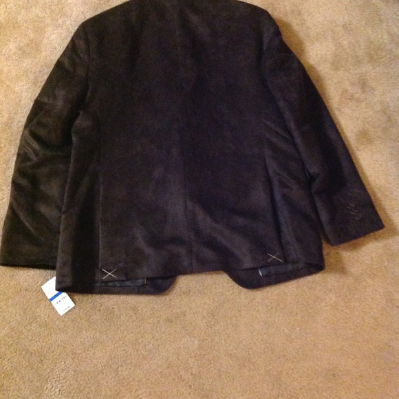 NWT. Never worn very nice coat - Picture 2 of 2